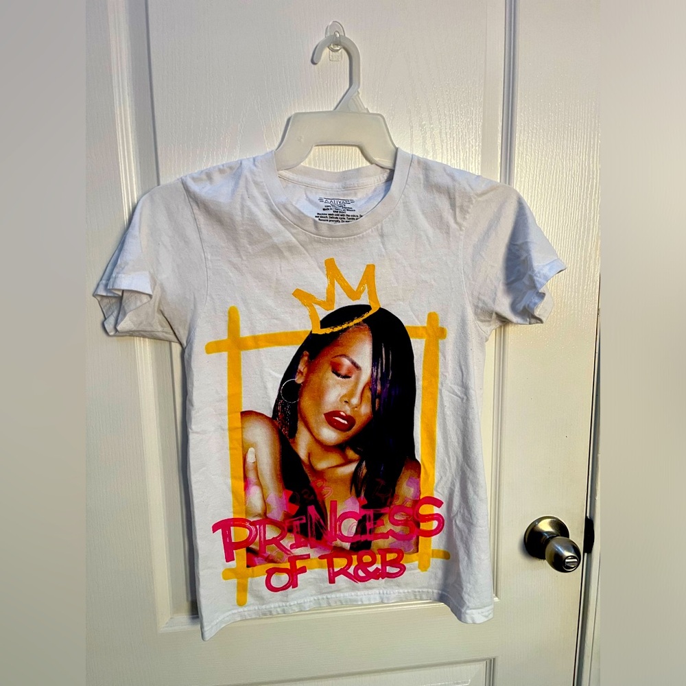 Aaliyah graphic tee
